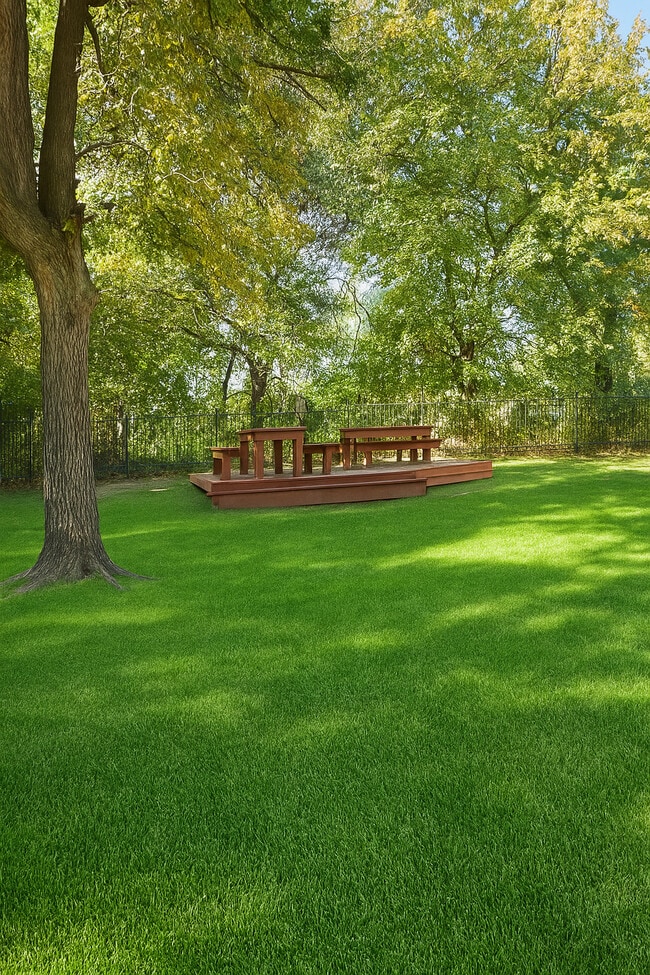 Outdoor Green Space - Park Ridge Community