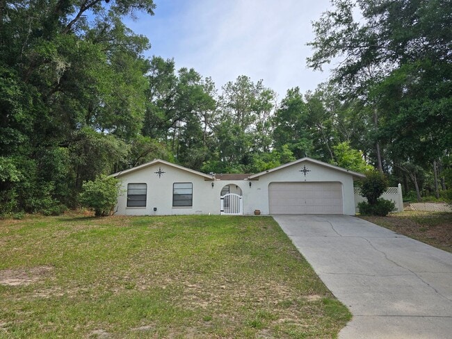 Building Photo - Spacious 3/2/2 in Citrus Springs!!!
