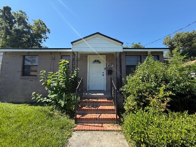 Building Photo - 1976 College Cir S Rental