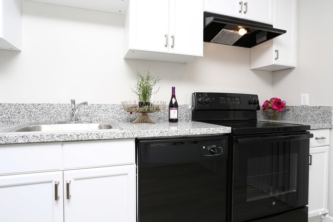 2BR,2BA-900SQ - The Mark