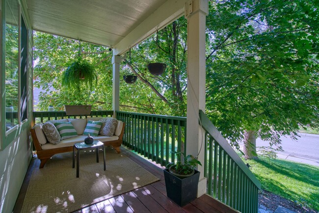 Photo - Spacious Home with Fenced Yard and Washer/Dryer