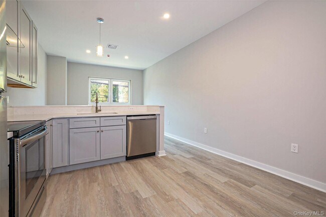 Photo - 500 Commerce St Unit 108