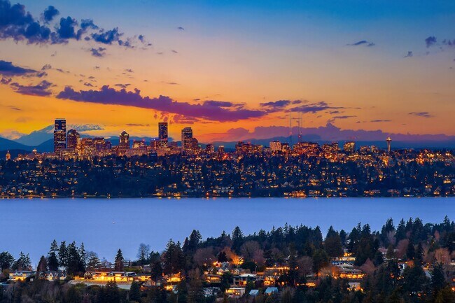 Photo - 3Bd/2.5Ba Bellevue Condo Unit 4004