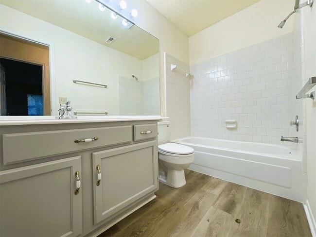 Photo - 107 S Village Knoll Cir