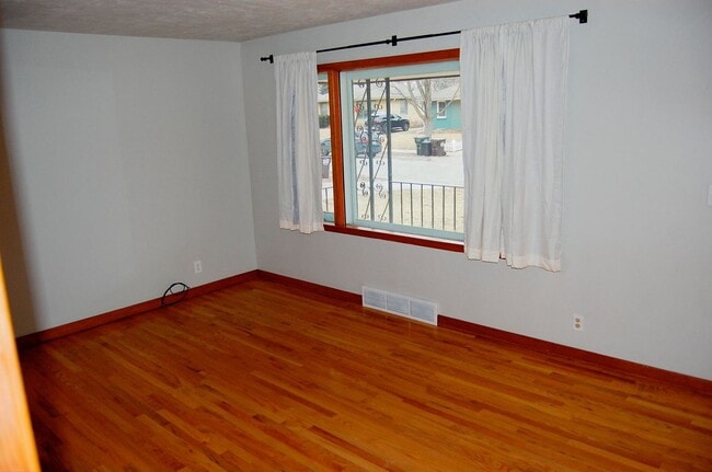 Photo - 3bd brick ranch in south-central Lincoln!