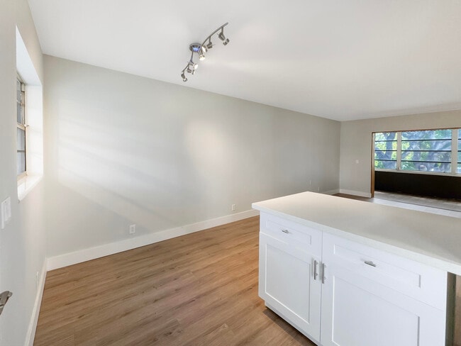 Photo - 2213 NE 1st Ct Unit 204