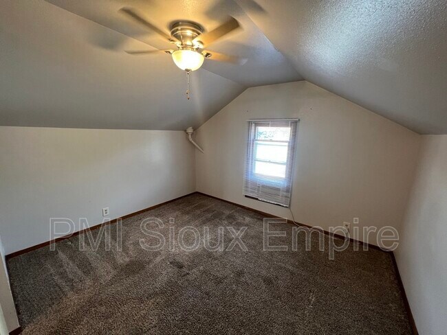 Photo - 1304 E 4th St Unidad 1