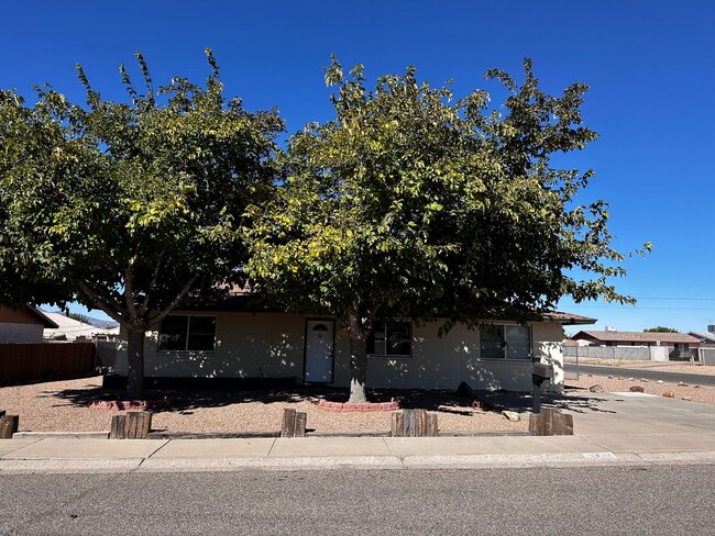 3 Bedroom 1 Bathroom Home - 3 Bedroom 1 Bathroom Home