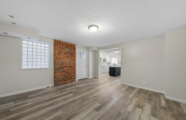 Photo - 3325 Itaska St