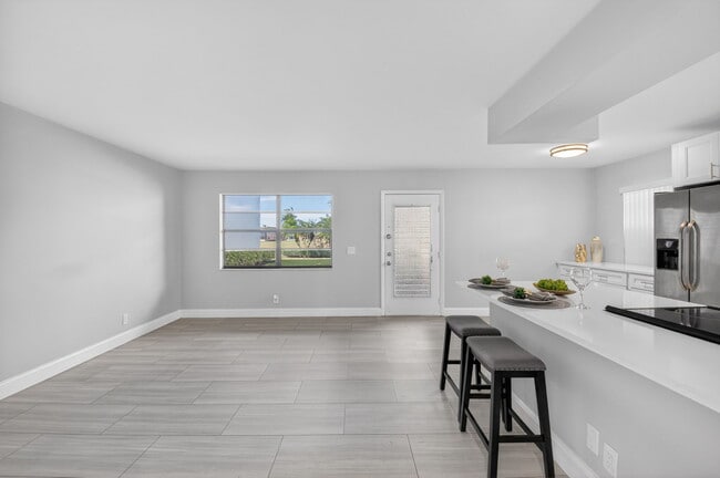 Building Photo - 450 Piedmont J