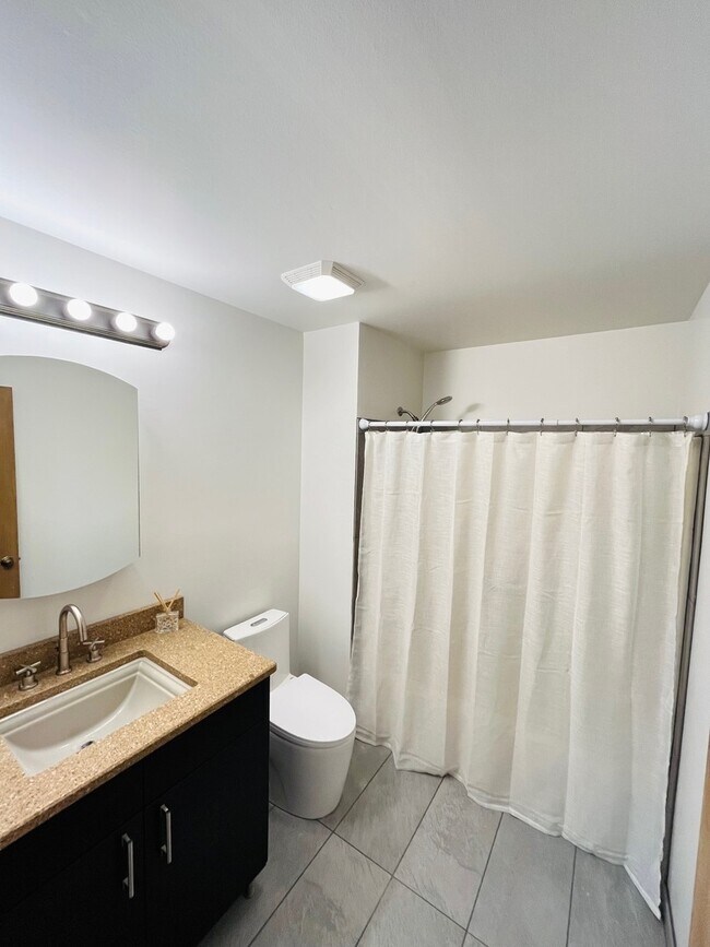 Photo - 1486 W Jefferson Ave Unit 1486JB