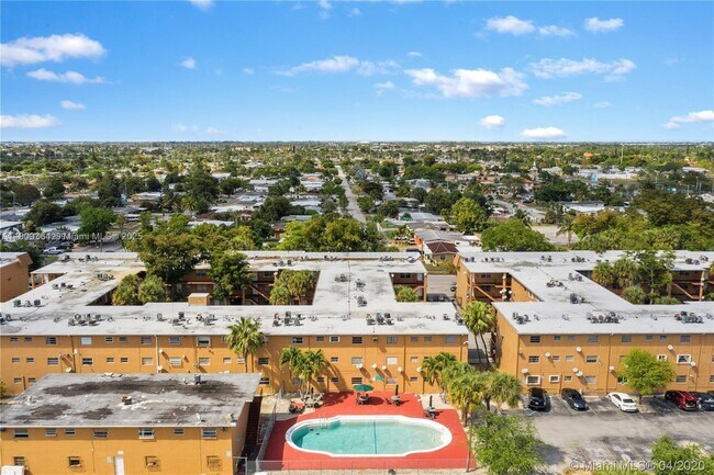 Photo - 1280 W 54th St Unidad 219B