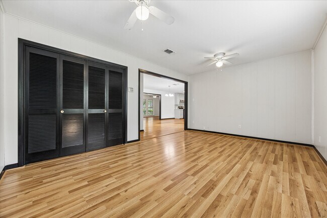 Photo - 5242 Beechnut St