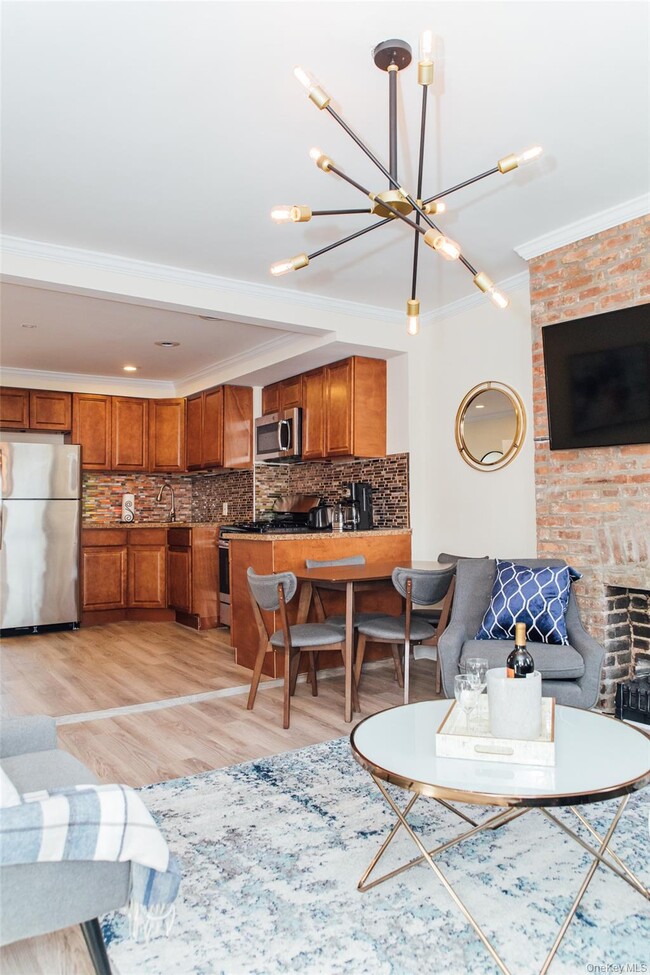 Photo - 27 Vanderbilt Ave Unit 3rd Fl