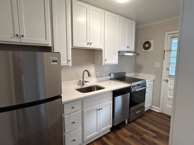 Kitchen - 825 Daniels St Condo Unit D