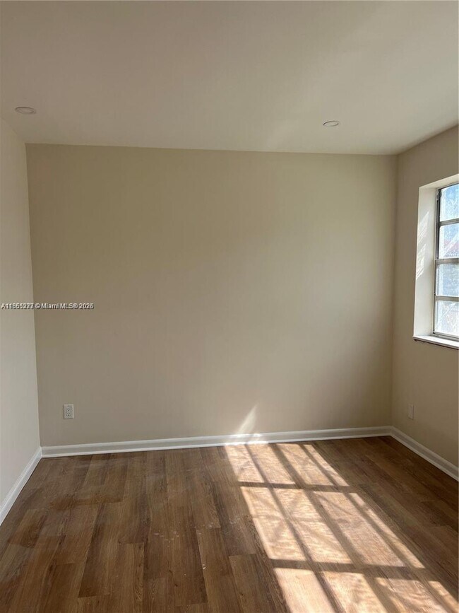 Photo - 315 83rd St Unidad 10