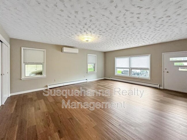 Photo - 215 Division St