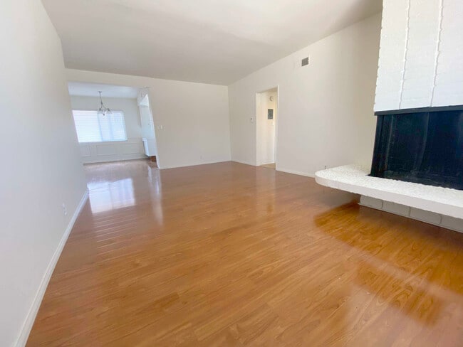 Photo - 5631 W Jefferson Blvd Unit 3