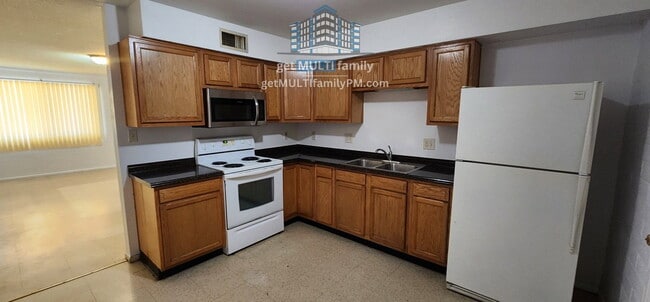 Building Photo - 10044 N 18th Ave Unit 2