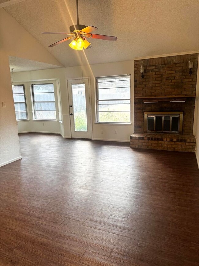 Photo - 3 Bedroom 2 Bathroom For Rent