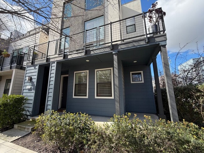 Photo - 2 Bedroom | 2.5 Bathroom | Modern Home in Downtown Sacramento