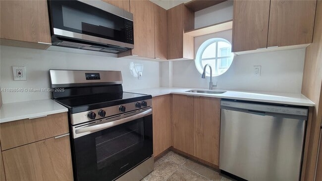 Photo - 948 SW 3rd St Unidad 304