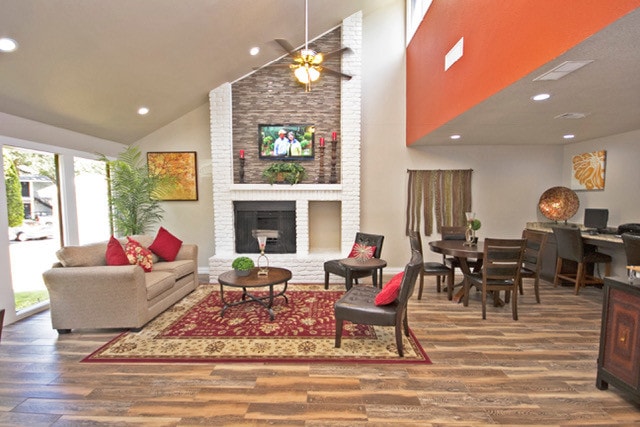 Building Photo - Ninety-Nine44 on Walnut Rental