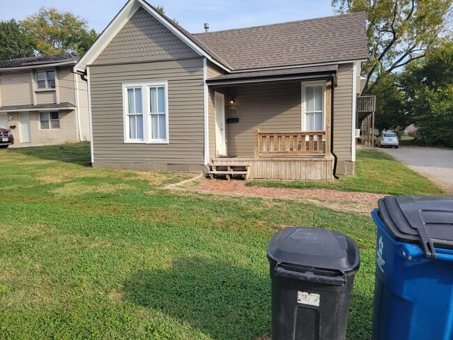 Photo - One Bedroom House Close to Campus!!