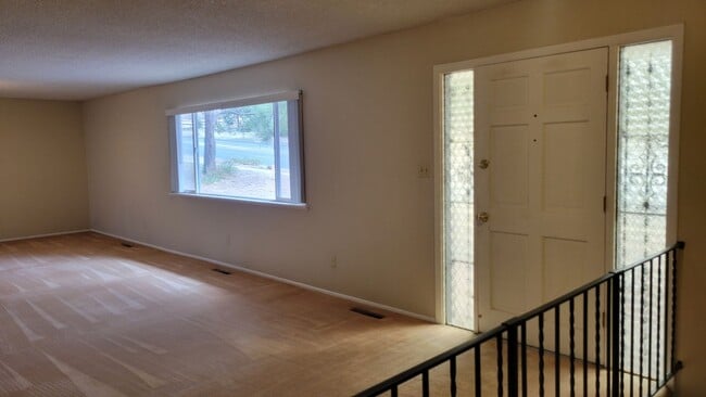 Photo - 4 Bed 2.5 Bath with A/C - Available Now!