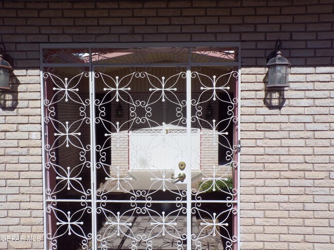 Photo - 4820 Louisiana St