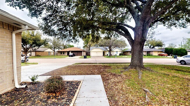 Photo - 2331 Barrington Pl Dr