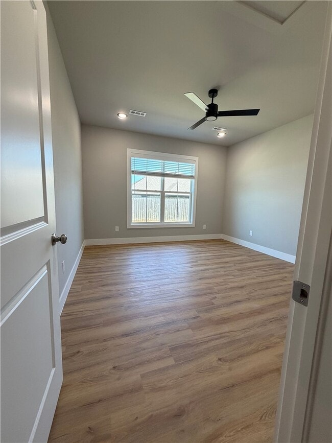 Photo - 938 Seaborn Wy