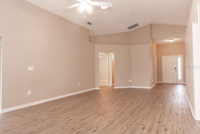 Photo - 565 Blue Water Ave