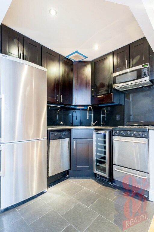 Photo - 145 E 26th St Unidad 3C