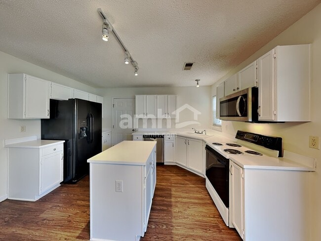 Photo - 8027 Trotter Rd