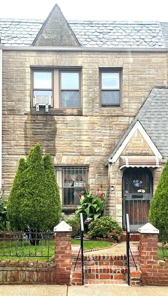 Building Photo - 3006 90th St