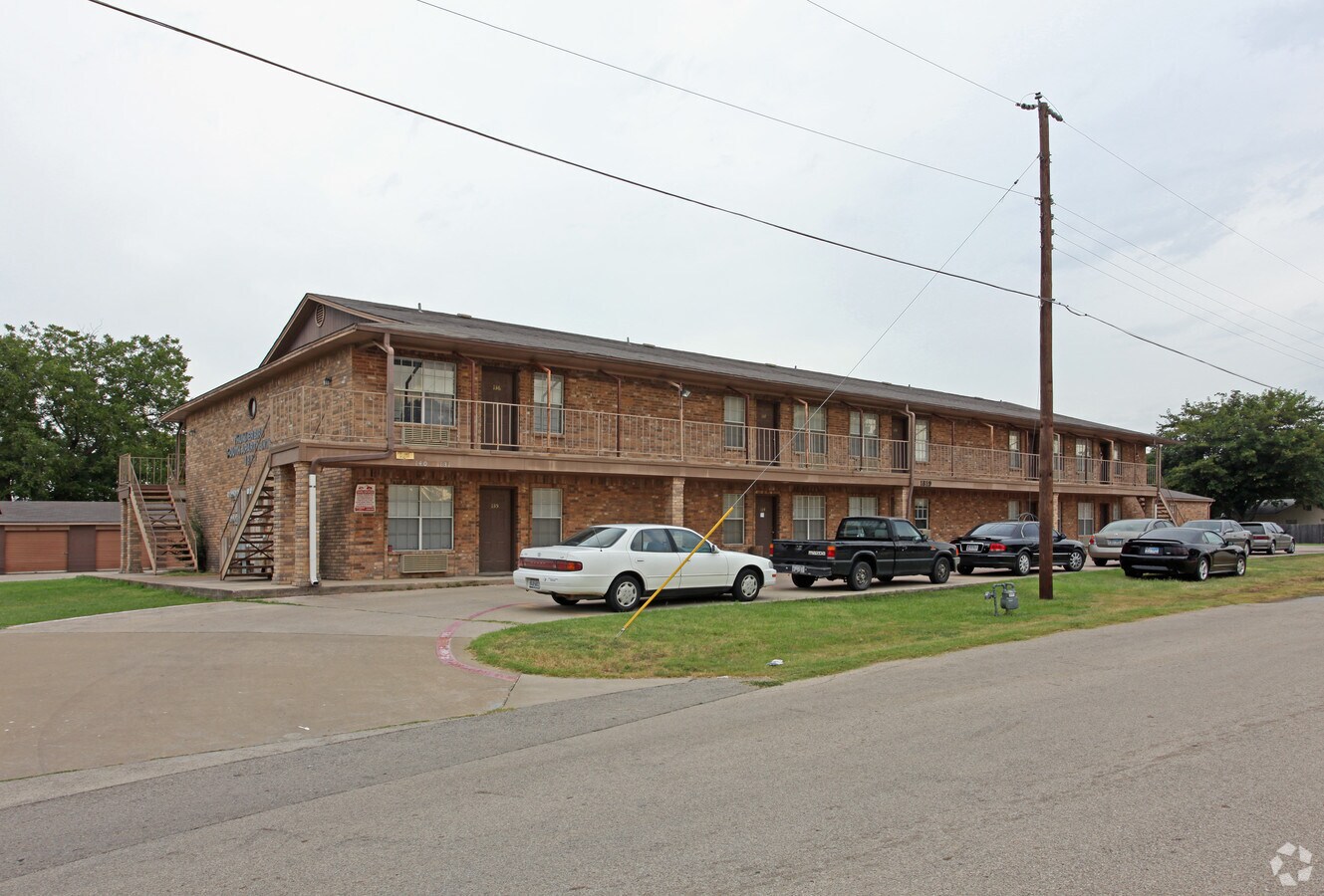 Photo - Thunderbird Apartments