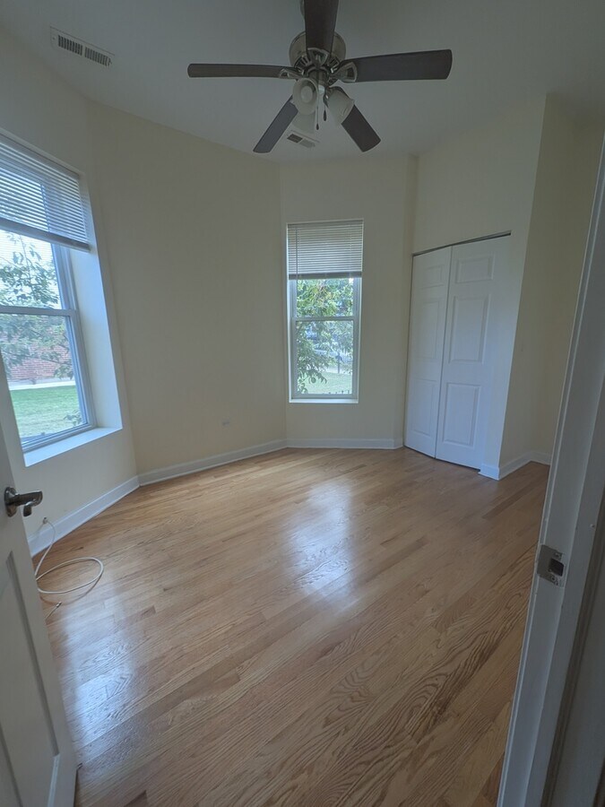 Photo - 5031 S Hermitage Ave