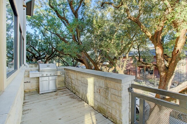 Building Photo - 5002 Milam St