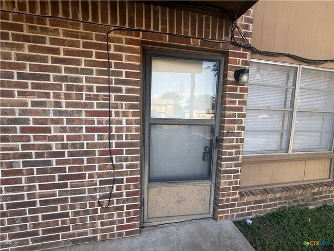 Building Photo - 601 Westview Cir Unit B