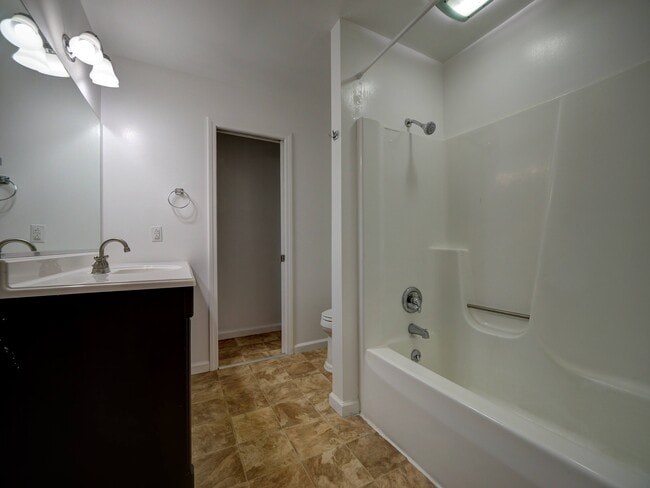 Photo - English Village Apartments