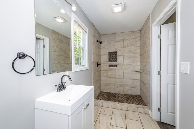 Photo - 2208 Sanderson Rd