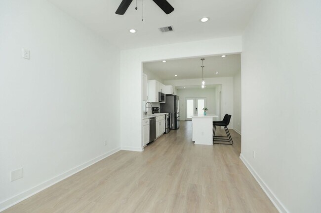 Photo - For Lease | 3 Bed, 2 Bath |1,350 Sq Ft |Tr...