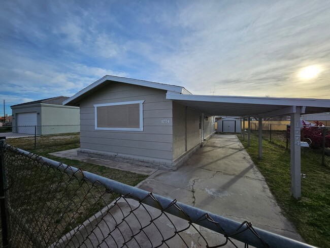 Building Photo - 2 Bedroom Home Located in Bullhead City