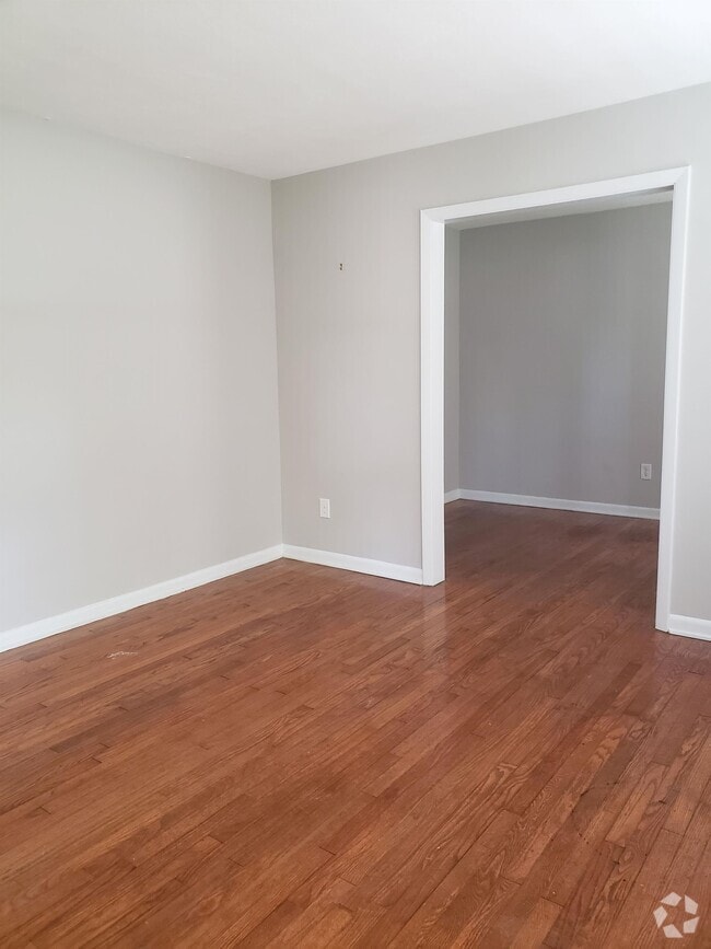 Building Photo - 1604 Sessions St Rental