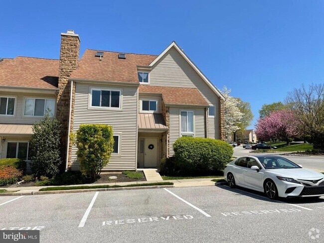 Building Photo - 245 Carriage Ct Rental