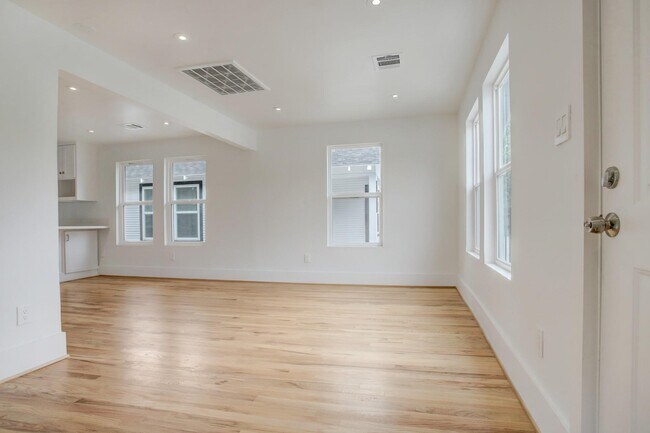 Photo - 6107 N Main St