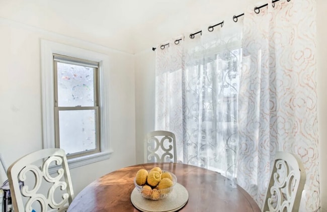 Photo - 1609 E 64th St