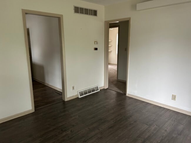 LIVING ROOM - 808 N Sheridan St