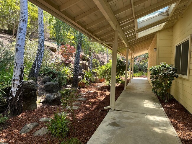Fabulous LAH home, close town location, sp... - Fabulous LAH home, close town location, sp...